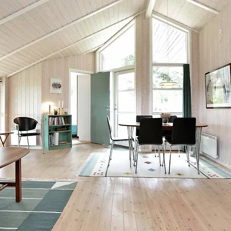 Three-bedroom Holiday In 1