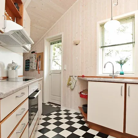 Three-bedroom Holiday In 1