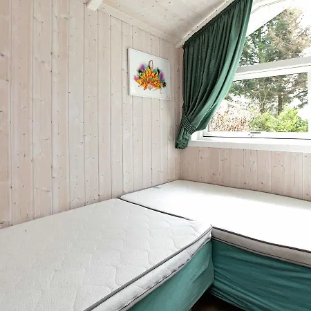 Three-bedroom Holiday In 1