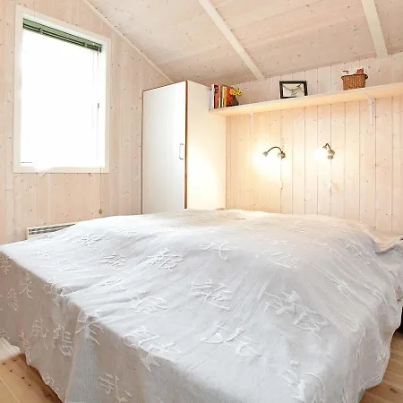 Three-bedroom Holiday In 1