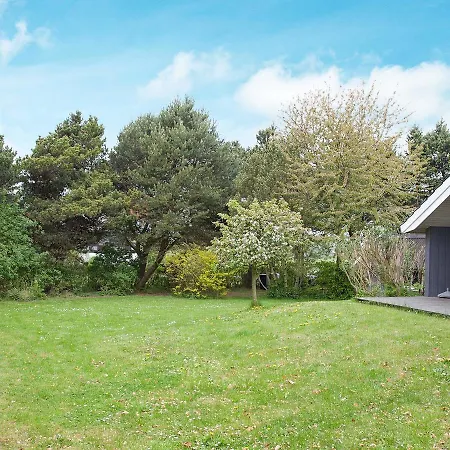 Feriehus Three-bedroom Holiday In 1 *