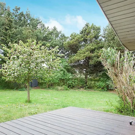 Three-bedroom Holiday In 1 Askeby