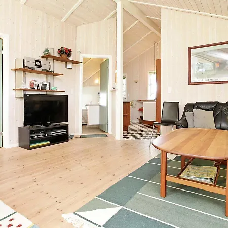 Three-bedroom Holiday In 1 Feriehus Askeby