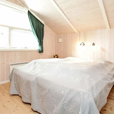 Three-bedroom Holiday In 1 Feriehus Askeby