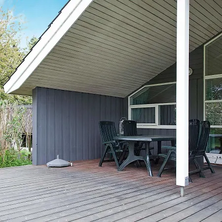 Three-bedroom Holiday In 1 Feriehus