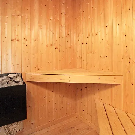 Three-bedroom Holiday In 1